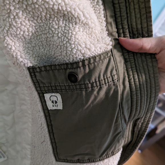Abercrombie and Fitch fleeced jacket - Picture 4 of 7